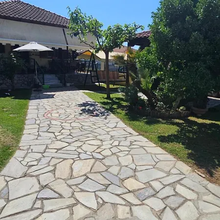 Ryan's House Tatil Evi *